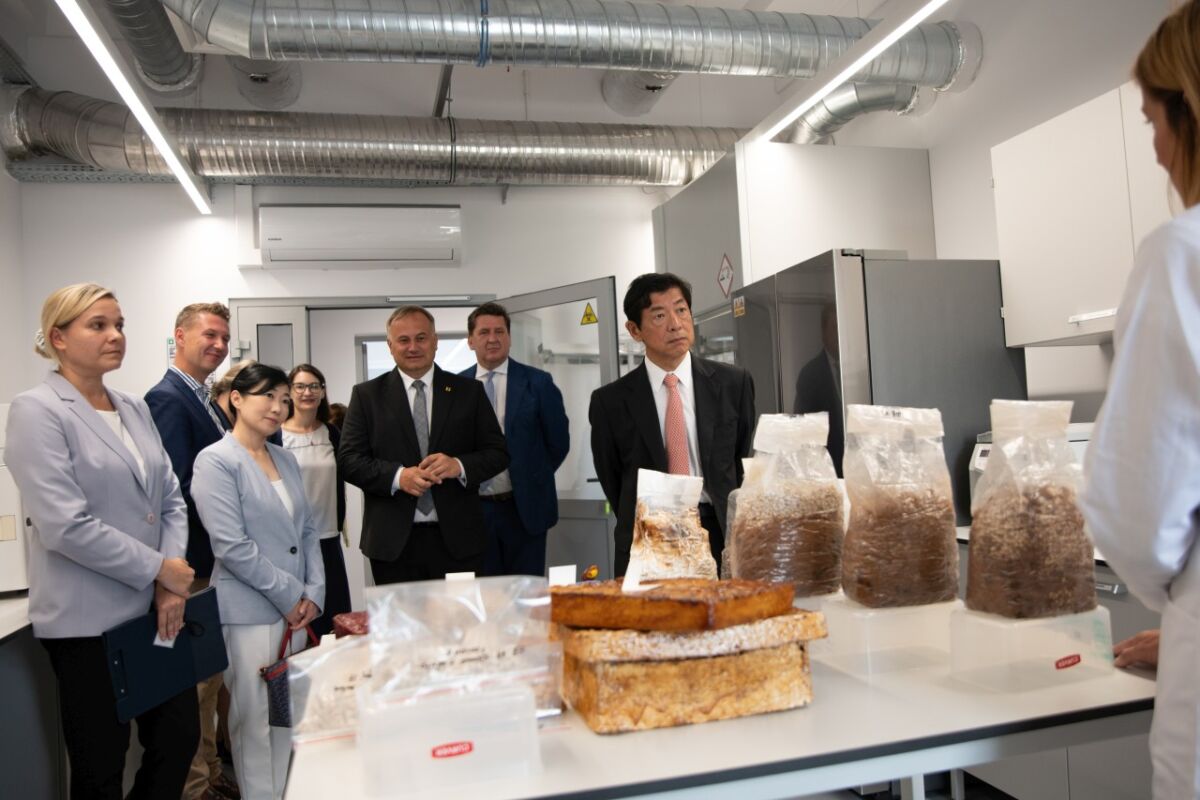 Wizyta byłego ambasadora Japonii w Łukasiewicz - ŁIT