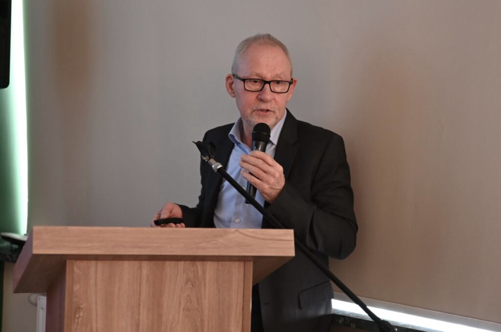 Prelegent biorący udział w konferencji.