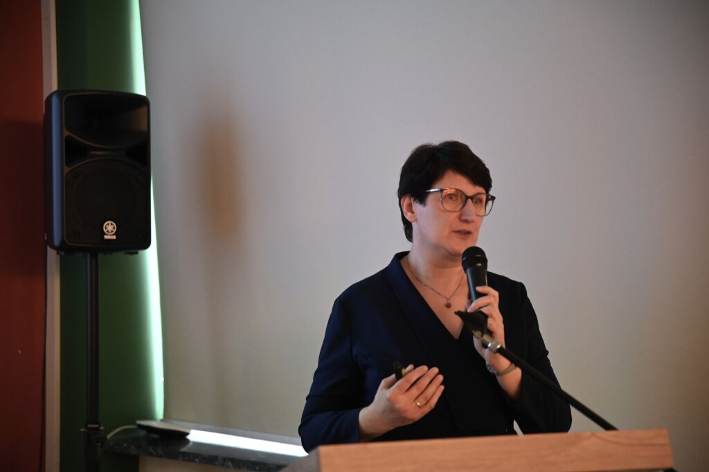 Prelegent biorący udział w konferencji.