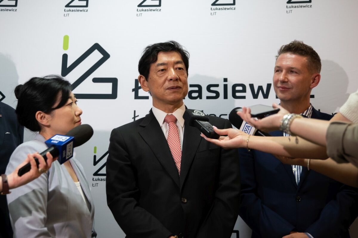 Były ambasador Japonii z dyrektorem Łukasiewicz - ŁIT