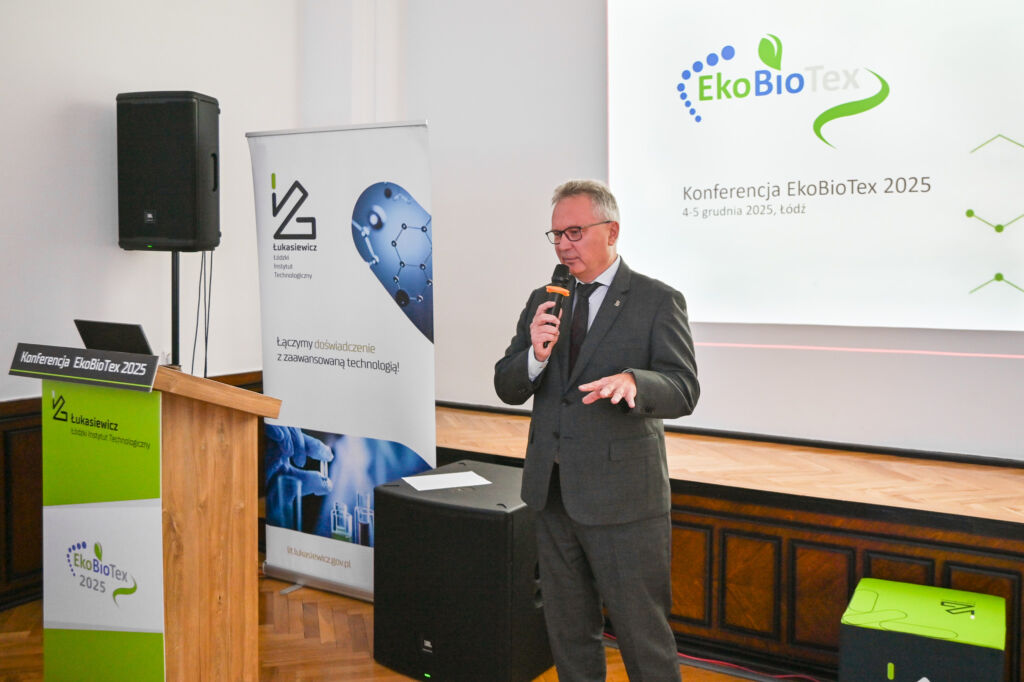 Zastępca dyrektora Łukasiewicz - Łódzkiego Instytutu Technologicznego ds. komercjalizacji Jarosław Berger, wita gości. 