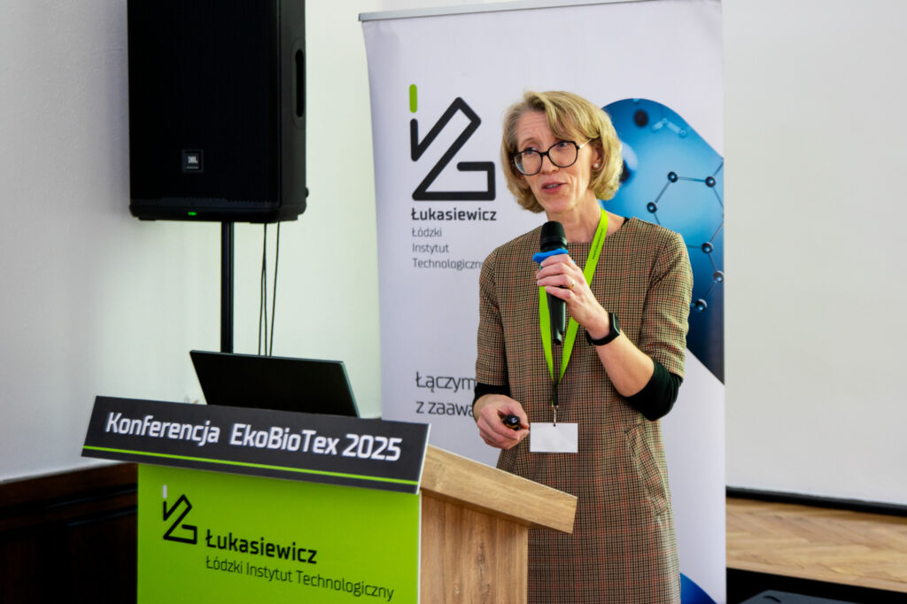 dr hab. inż. Ewa Stodolak-Zych, prof. AGH wygłasza prelekcję