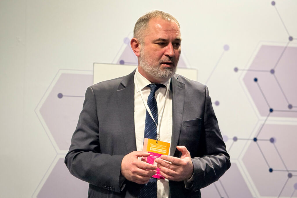 Maciej Boguń wygłasza prelekcję